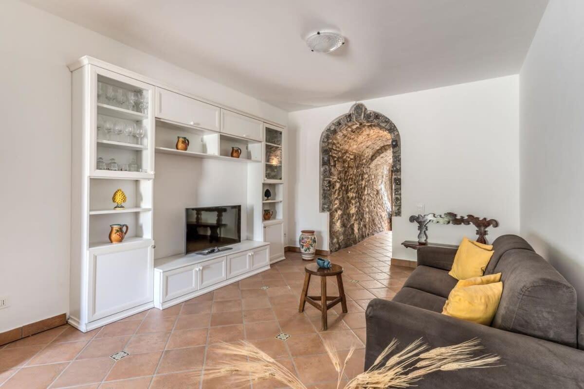 מסה לוברנסה Villa Mimosa Rustic Elegance Views & Pool מראה חיצוני תמונה