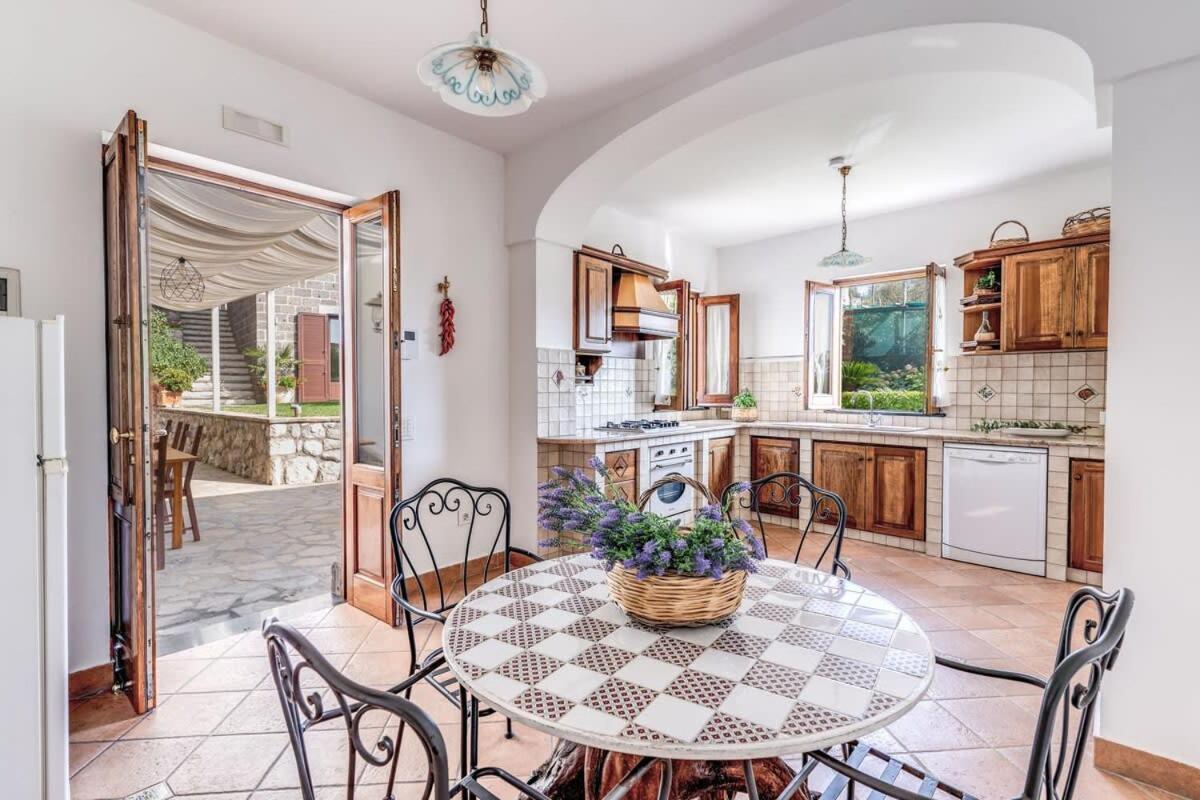 מסה לוברנסה Villa Mimosa Rustic Elegance Views & Pool מראה חיצוני תמונה